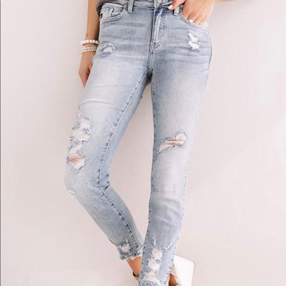 kanCan distressed jeans size 7/27